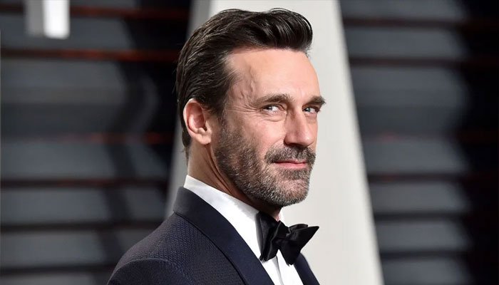 Jon Hamm accepts Harvards Hasty Pudding Man of the Year Award