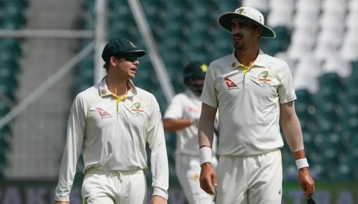 Starc pulls out of Champions Trophy, Smith to lead Australia 1 Australias Steve Smith speaks with Australias Mitchell Starc during a Test match between Pakistan and Australia at the Gaddafi Cricket Stadium in Lahore on March 25, 2022. — AFP