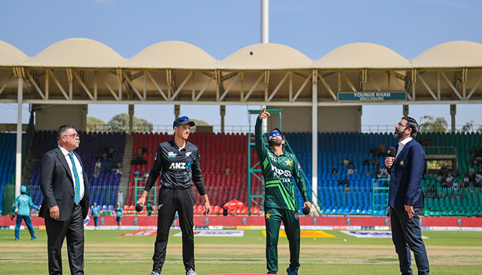 Pakistan win toss, elect to bat first against New Zealand in tri-series final 1 Pakistan skipper Muhammad Rizwan tosses the coin ahead of the match at National Bank Stadium in Karachi on February 14, 2025. — PCB