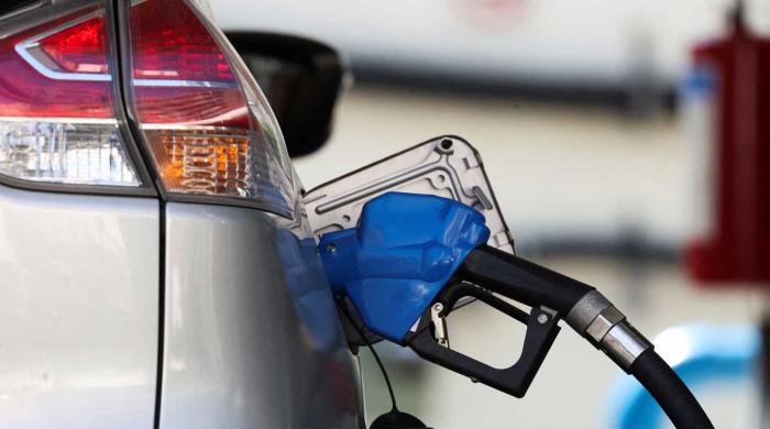 Govt moves to deregulate fuel prices, opens offshore blocks for bidding