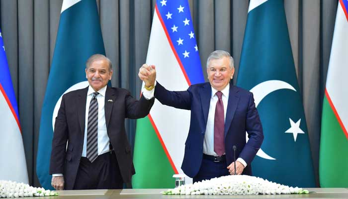 PM Shehbaz Sharif (left) shakes hands with Uzbekistans President Shavkat Mirziyoyev in Tashkent on February 26, 2025. — PID
