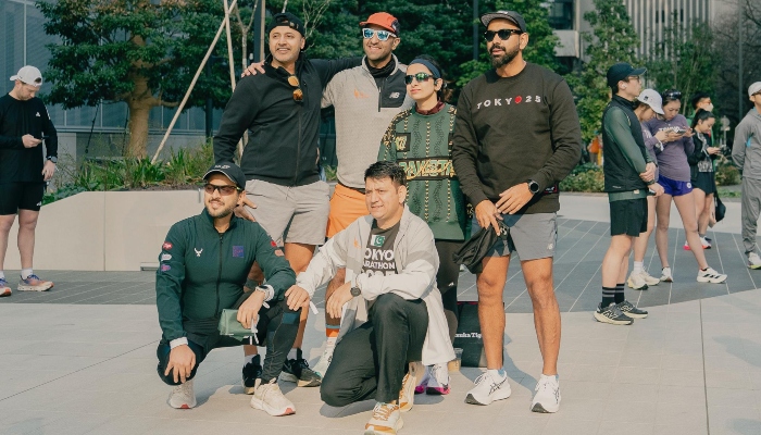 Pakistan participants pose for a photograph during Tokyo Marathon 2025. — Geo News