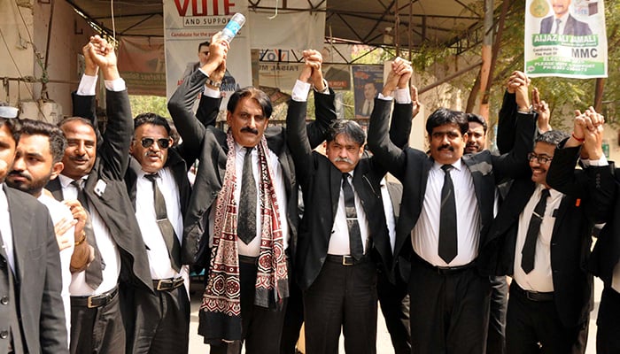 Lawyers protesting against Senior Superintendent of Police Dr Farrukh Lanjar at the District and Session Court in Hyderabad on February 20, 2025. — PPI