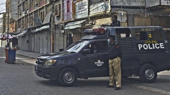 Rampant street crimes: Citizens kill three dacoits, police nab eight others in Karachi
