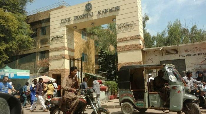 Spike in respiratory diseases as weather changes in Karachi