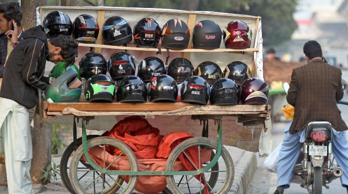 Karachi's II Chundrigar Road to be designated as 'no helmet, no entry' zone