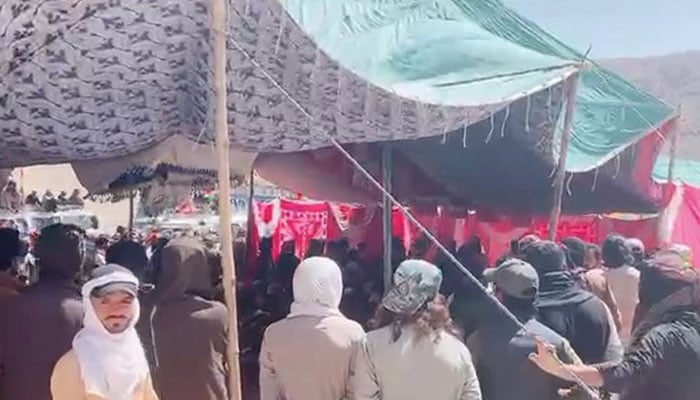 BNP-P workers and supporters pictured at the partys sit-in at Lak Pass area in Mastung on March 29, 2025. — Reporter