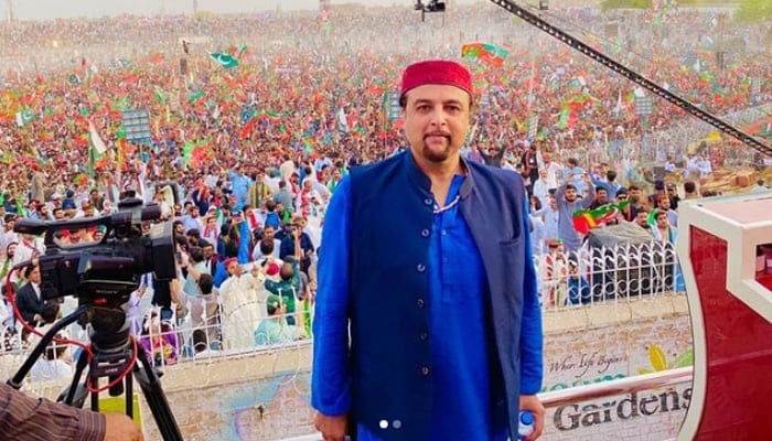 Famous musician Salman Ahmad poses for a picture during a Pakistan Tehreek-e-Insaf public gathering in Multan. — Instagram/@sufisal