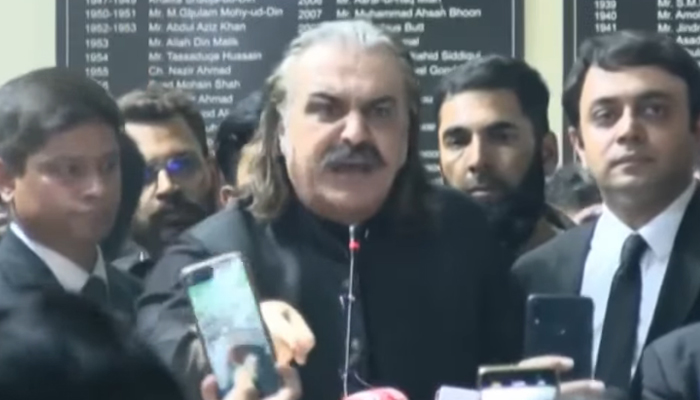 Khyber Pakhtunkhwa Chief Minister Ali Amin Gandapur addressing the Lahore High Court Bar in Lahore, on April 17, 2025. — Geo News