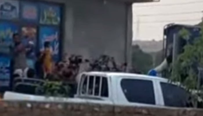 Police vehicles can be seen outside Rawalpindis Adiala jail while detaining PTI leaders, ex-premier Imran Khans sisters on April 17, 2025. Screengrab via Geo News