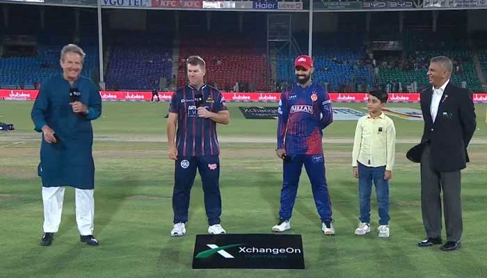 Karachi Kings David Warner (second from left) and Islamabad Uniteds Shadab Khan at the toss for their PSL 10 match at the National Bank Stadium in Karachi on April 20, 2025. — X/Livestream screengrab