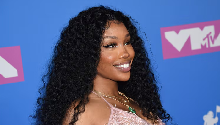 SZA manages tour opening blunder