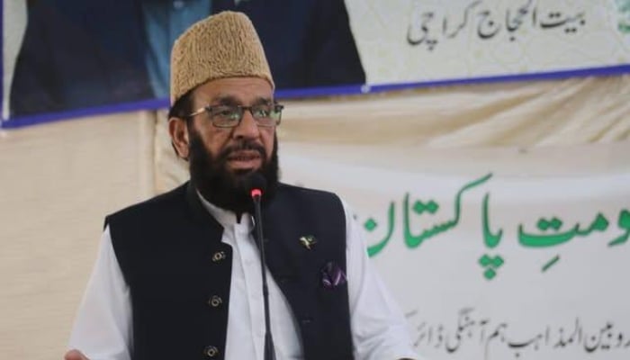 Federal Minister For Religious Affairs and Inter-Faith Harmony Sardar Muhammad Yousaf addresses pilgrims at Haji Camp Karachi, April 18, 2025. — Facebook/Sardar Muhammad Yousaf