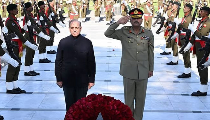 PM Shehbaz Sharif and COAS General Asim Munir lay a wreath at a monument at Rawalpindis GHQ. — Instagram@shehbazsharif/File