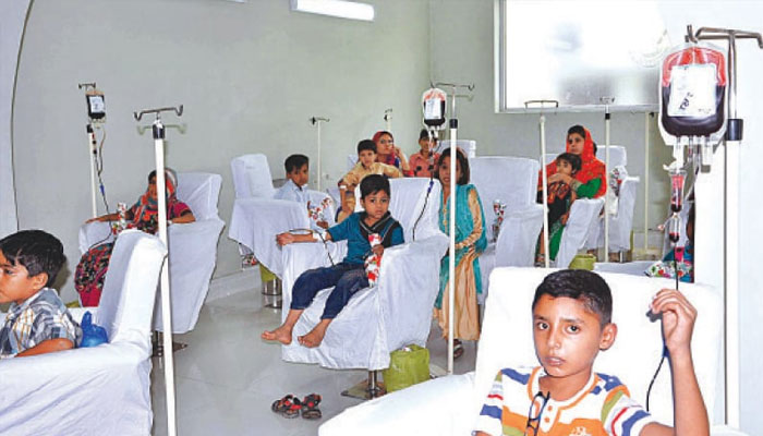 Blood transfusion at Sundas Foundation Centre on World Thalassaemia Day. — APP/File