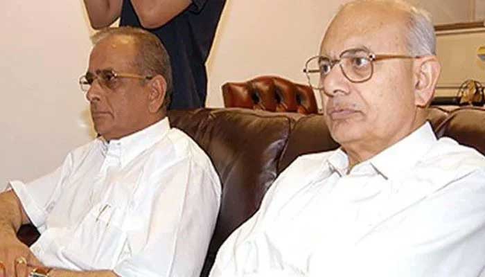 Former senior Muttahida Qaumi Movement (MQM) leader Tariq Mir (right). — Reporter/File