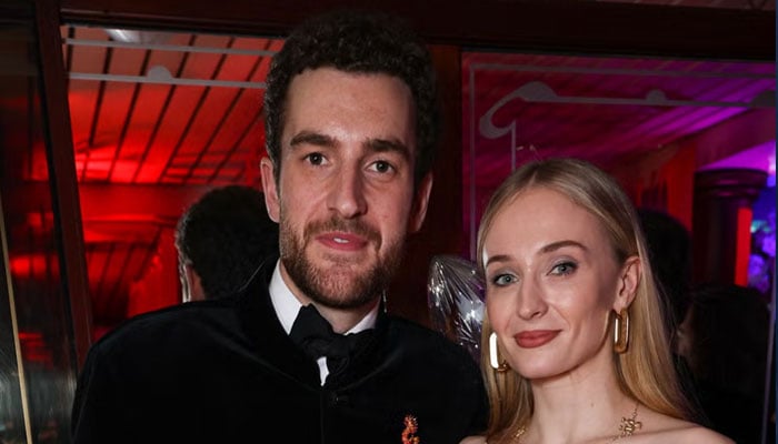Sophie Turner confirms shes no longer dating Peregrine Pearson