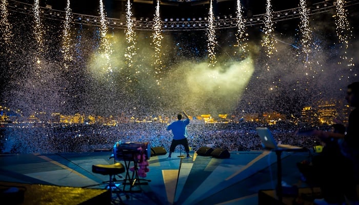 Atif Aslam performs in Dubai to a mixed crowd of Pakistani and Indian fans. — Reporter