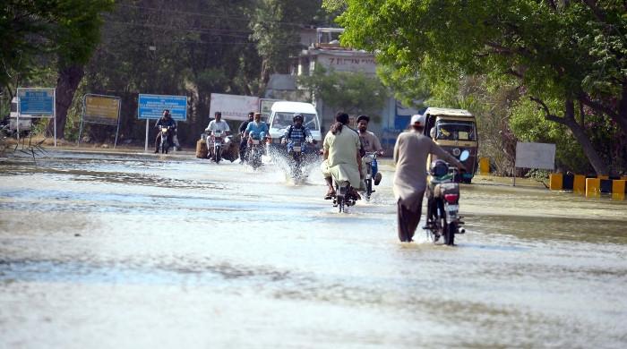 Pipeline leak near KU triggers water shortage in Karachi