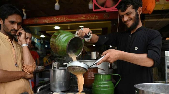 Detergent, along with other contaminants, found in milk used at Karachi dhabas