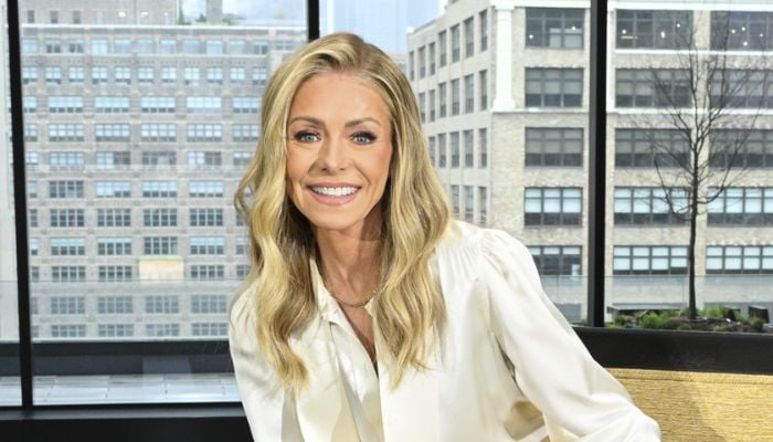 Kelly Ripa makes unexpected revelation about her passport picture