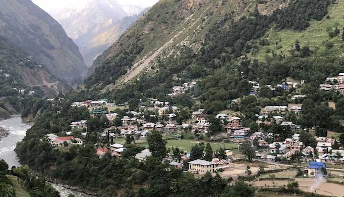 This village is half in India and half in Pakistan. In Pakistan it is called Chilhana; on the Indian side, its called Teetwal. — IPS