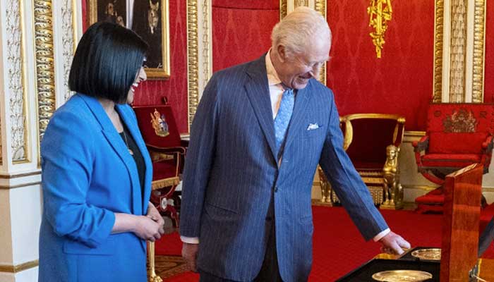 King Charles strikes hammer on Queen Elizabeths seal