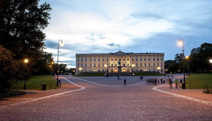 King meets with Obama, announces Royal House