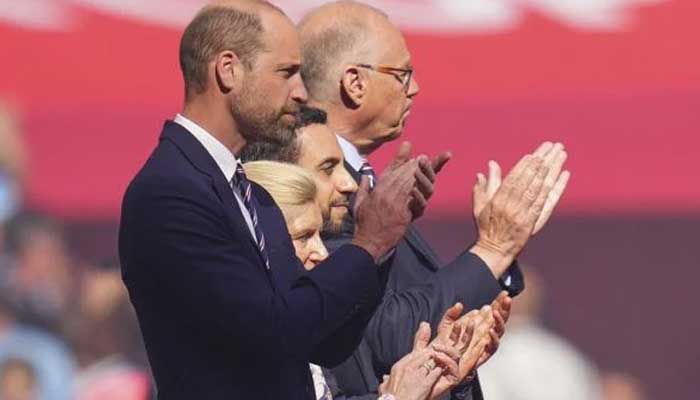 Prince William attends FA cup final without Prince George