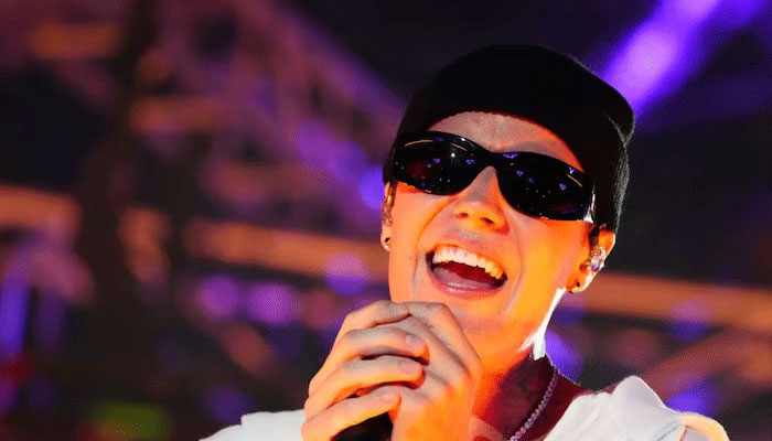 Justin Bieber writes his thoughts on the latest loss of Toronto Maple Leafs
