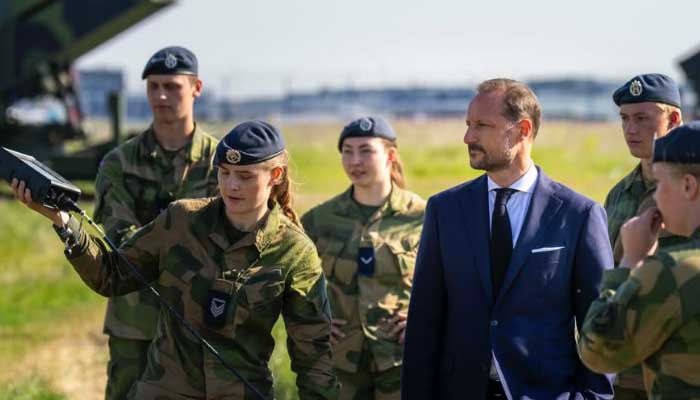 Heir to throne visits troops near Ukraine border: Royal House