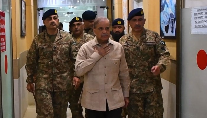 Prime Minister Shehbaz Sharif visits Combined Military Hospital (CMH) Quetta to meet the injured children and other victims of Khuzdar explosion, Quetta, Balochistan, May 21, 2025. — Screengrab via video/PMO