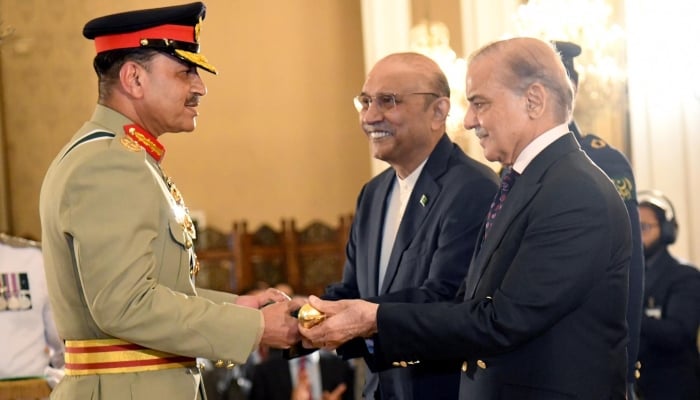 President Asif Ali Zardari (centre) Prime Minister Shehbaz Sharif (right) jointly confer baton of field marshal upon Chief of Army Staff Asim Munir on May 22, 2025. — PID