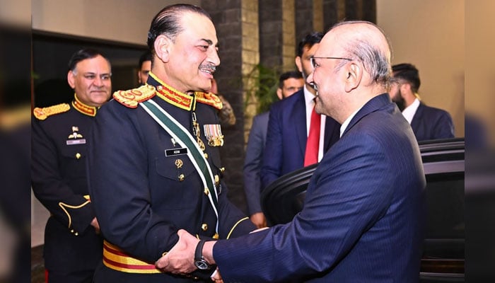 Chief of Army Staff (COAS) Field Marshal Asim Munir (left) welcomes President Asif Ali Zardari at a dinner hosted by the army chief to honour the political leadership. — ISPR
