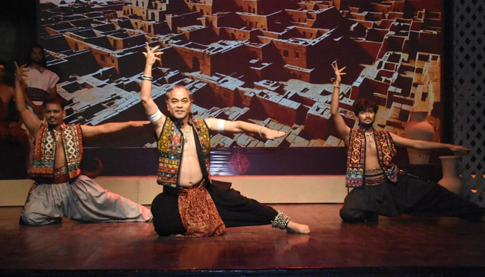Unique interpretive performance on ancient civilisation of Mohenjo-Daro, choreographed by Dance Academy head Mani Chao, during last day of Arts Alumni Festival, Arts Council of Pakistan, Karachi, May 25, 2025. — ACP
