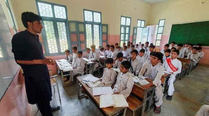 Sindh to launch free eye screenings for govt school students