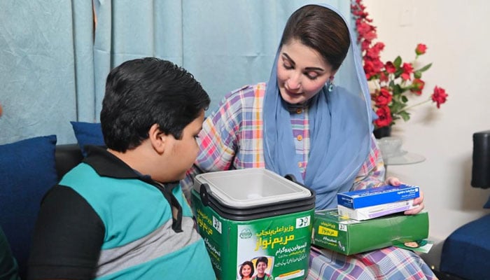 Punjab Chief Minister Maryam Nawaz hands over insulin card, insulin, glucometer BSR strips and a box of needles to a diabetic child on May 26, 2025. — Facebook/ Maryam Nawaz Sharif