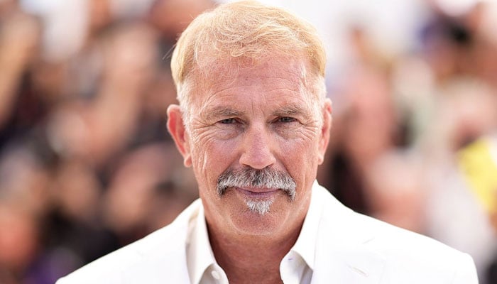 Kevin Costner tries to woo pop queen after divorce