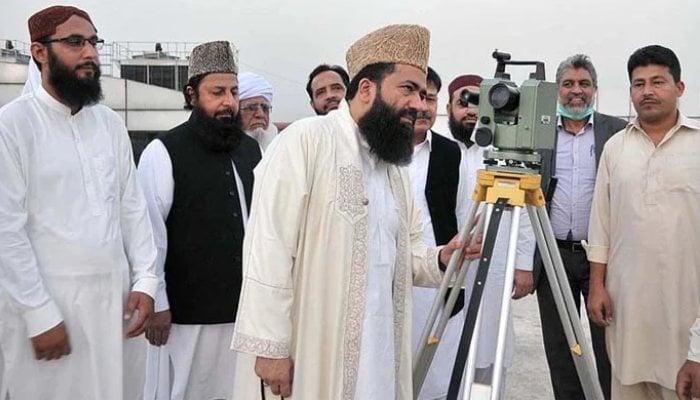 Ruet-e-Hilal Committee Chairman Maulana Abdul Khabir Azad sighting the moon of the Islamic month of Zilqad on June 10, 2021. — APP