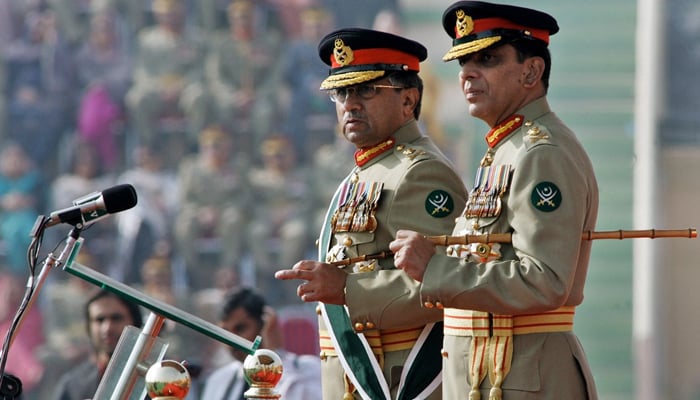 Former president Pervez Musharraf (left) and ex-army chief Gen (retd) Ashfaq Parvez Kayani. — AFP/File