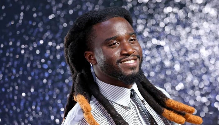 Shaboozey calls out inaccurate country music history during AMAs 2025