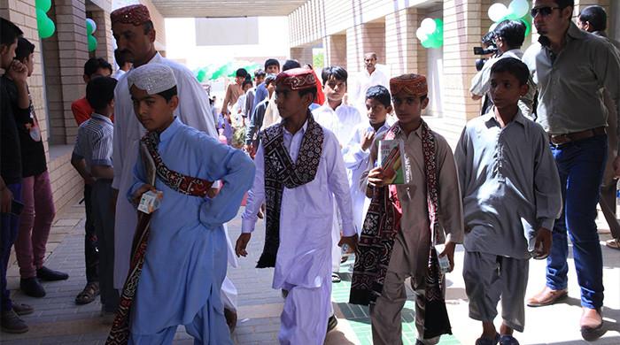 Sindh govt bans gifting ajrak, traditional cap in school ceremonies