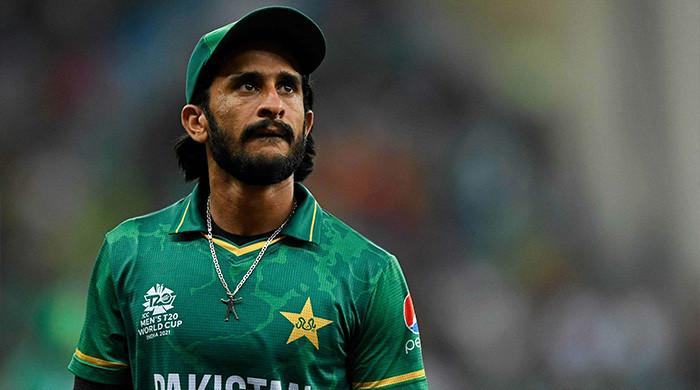 Hasan Ali's mother robbed of over Rs200,000 cash in Gujranwala