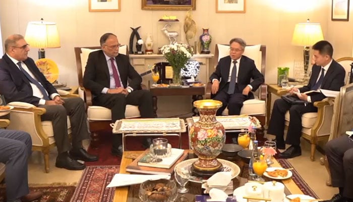 Federal Minister for Planning, Development and Special Initiatives, Ahsan Iqbal (second from left) hosts luncheon in honour of Chinese Ambassador to Pakistan Jiang Zaidong. — Screengrab/Ministry for Planning