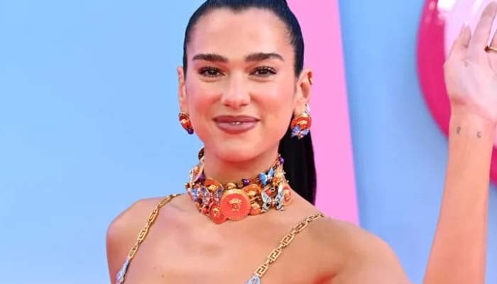 Dua Lipa surprises Prague fans with big move