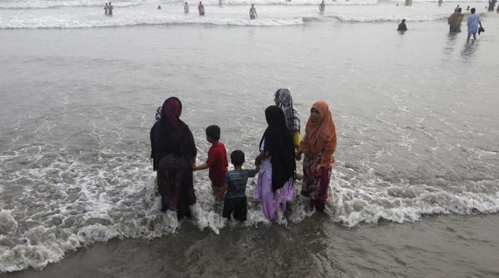 Karachi braces for hotter weather as sea breeze likely to halt today