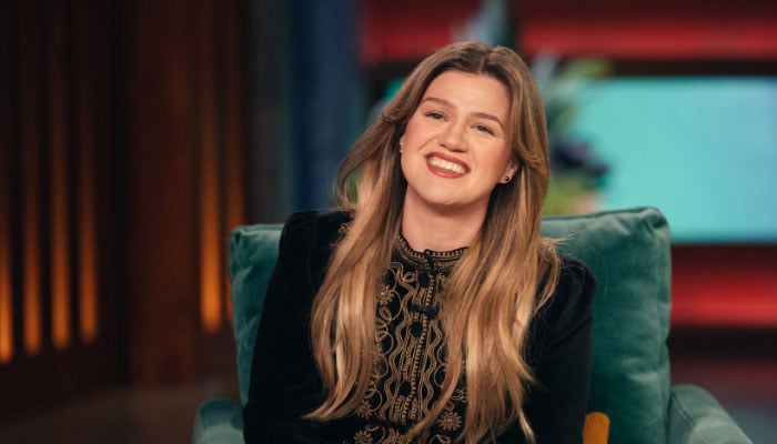 Kelly Clarkson offers rare parenting insight on getting kids to brush