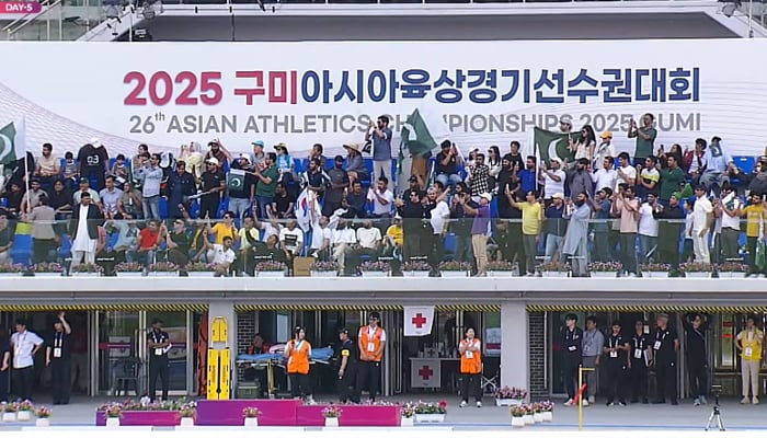 Pakistani fans cheer up for Arshad Nadeem at the venue of 26th Asian Athletics Cha,pionship 2025 final on May 31, 2025. — Geo News