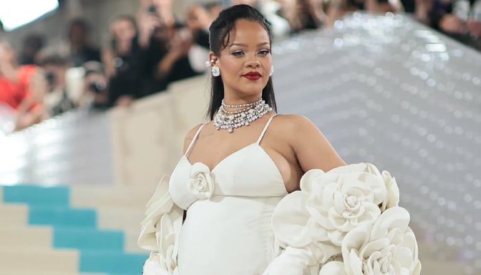 Rihanna makes a joke over hiding pregnancy