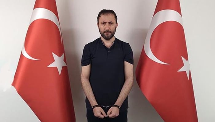 Senior Daesh operative Ozgur Altun arrested during a Pakistan-Turkiye joint intelligence operation. — Anadolu Agency